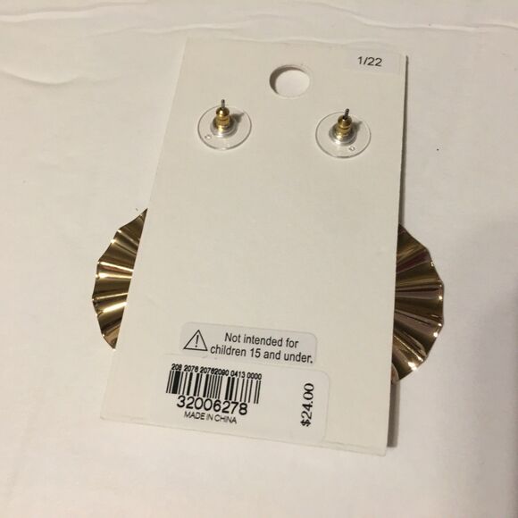 Express| Gold Drop Wave Circular Earrings - Picture 3 of 3